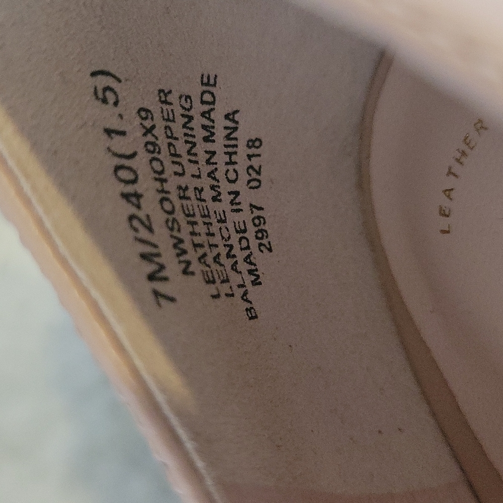 Nine West heels, only worn once, leather, nude/pink, 7M, some marks from storage - Picture 8 of 8